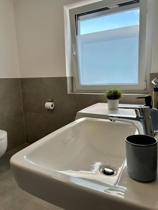 Amao-Pearl I Comfort Suite I 94Qm I Kingsize-Bett I Exklusiv Mit Balkon & Tiefgarage I Aufzug Offenbourg Extérieur photo